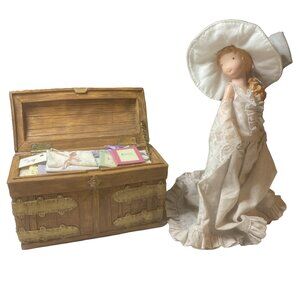 HOLLY HOBBIE 2006 Resin Doll “All Dressed Up Toute Belle" Musical Hope Chest Set